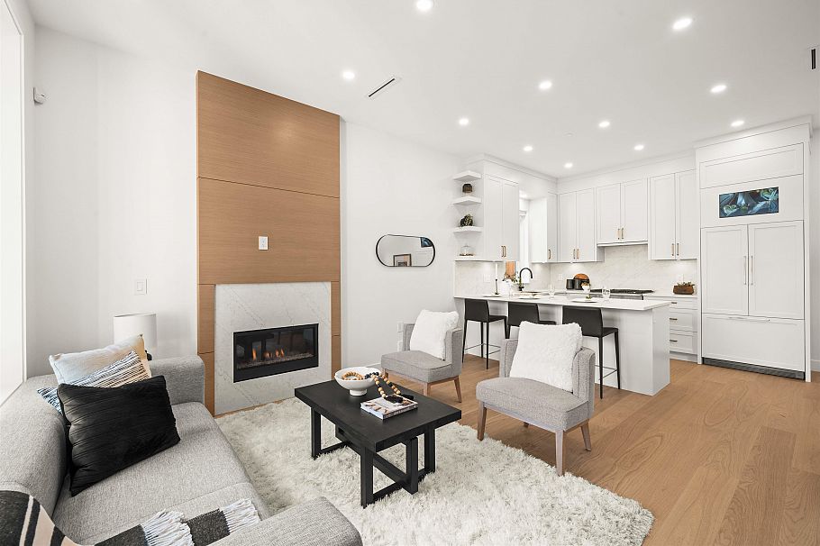 1 312 E 40th Avenue Vancouver, BC - 2