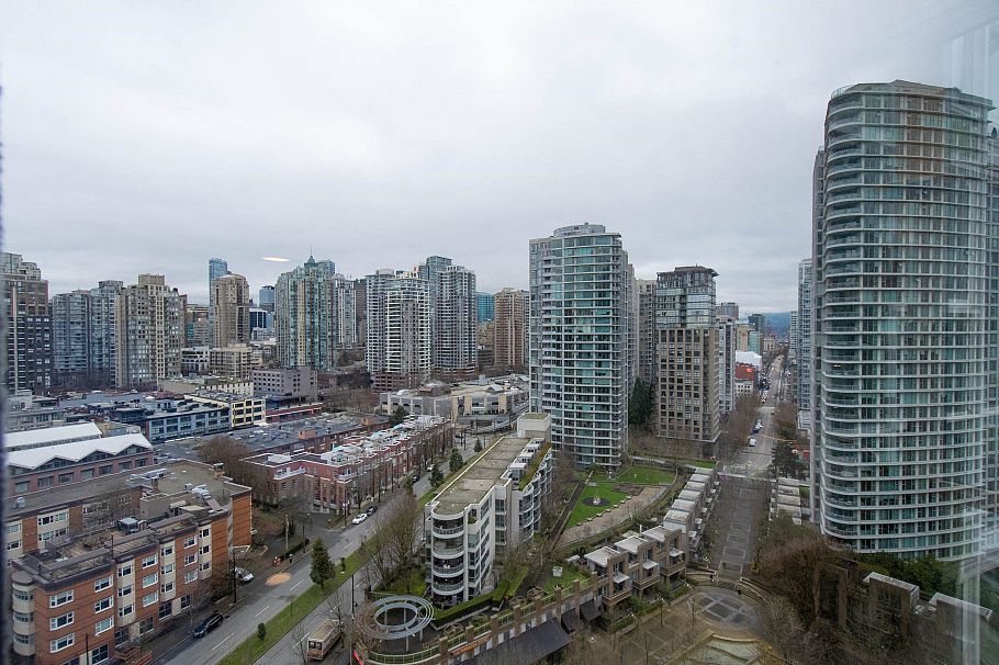 2105 193 Aquarius Mews Vancouver, BC - 9