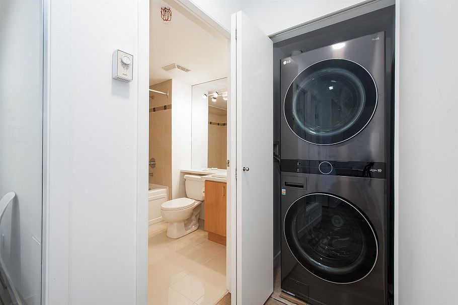 2105 193 Aquarius Mews Vancouver, BC - 22