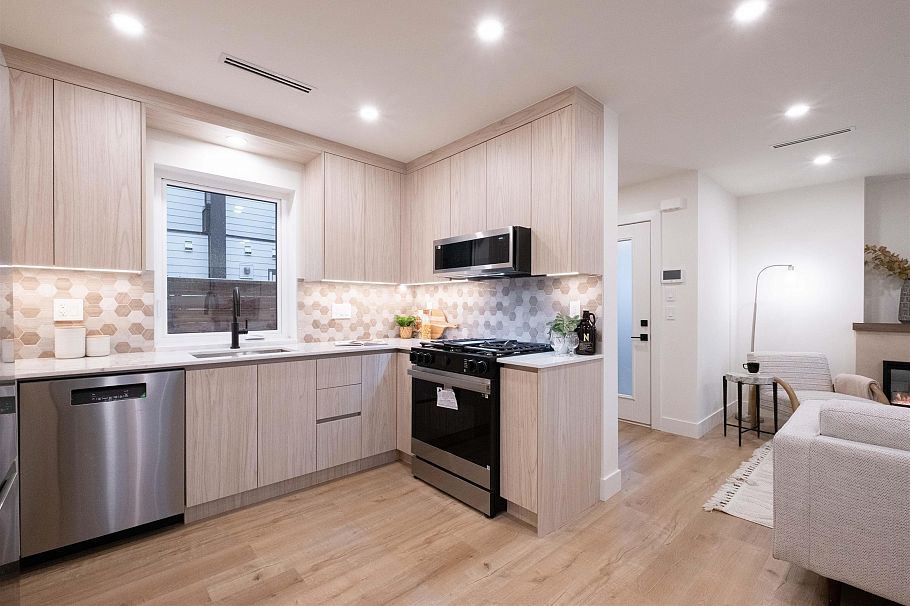 2665 E Pender Street Vancouver, BC - 8