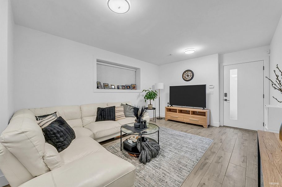 929 Canyon Boulevard North Vancouver, BC - 27