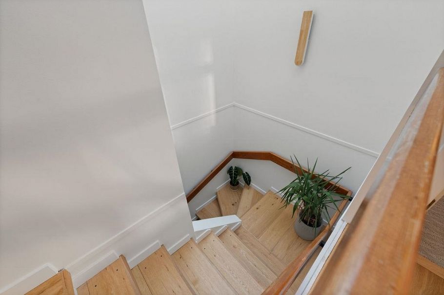 F 1244 W 7th Avenue Vancouver, BC - 18