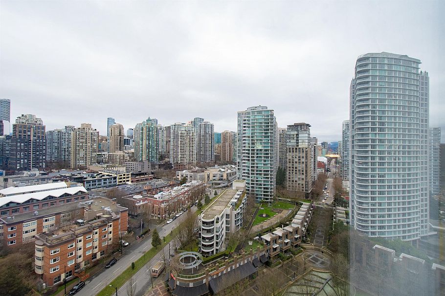 2105 193 Aquarius Mews Vancouver, BC - 23