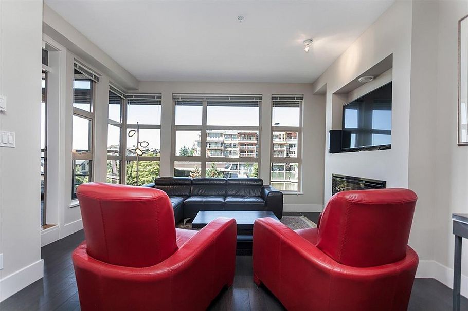 219 3606 Aldercrest Drive North Vancouver, BC - 1