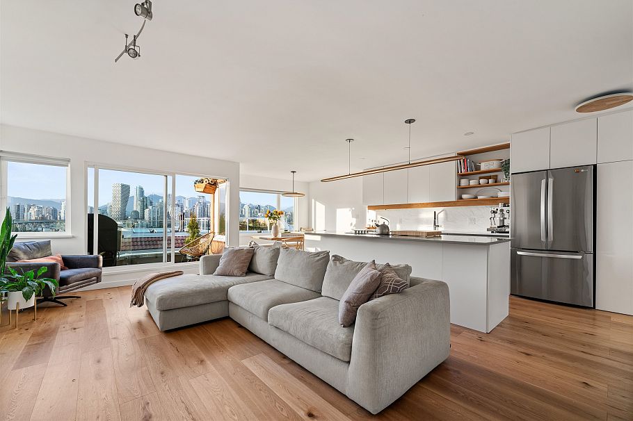 F 1244 W 7th Avenue Vancouver, BC - 2