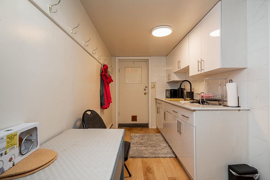 3099 W 6th Avenue Vancouver, BC - 20