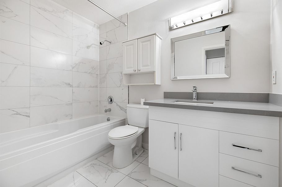 407 8460 Jellicoe Street Vancouver, BC - 19