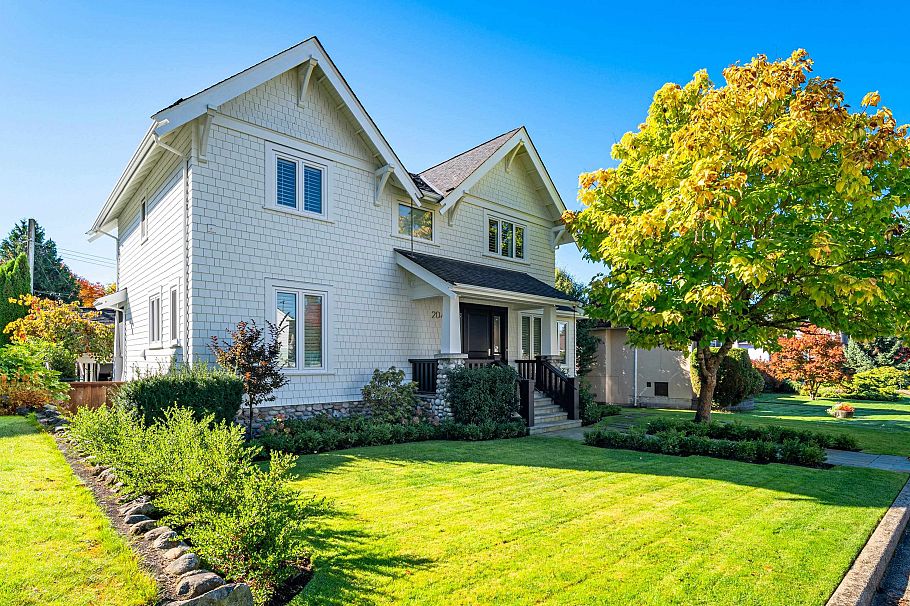 2040 W 58th Avenue Vancouver, BC - 1