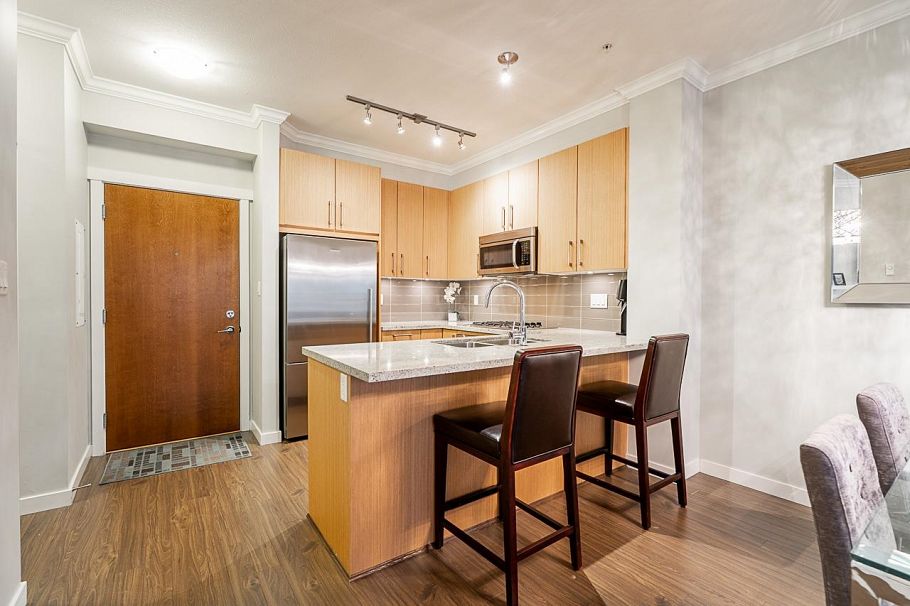 403 139 W 22nd Street North Vancouver, BC - 5