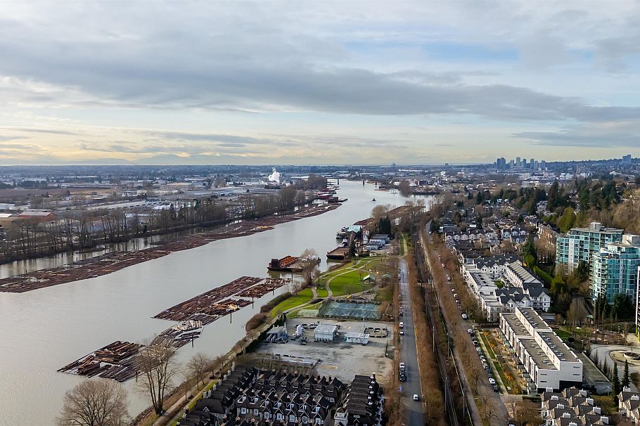 407 8460 Jellicoe Street Vancouver, BC - 25