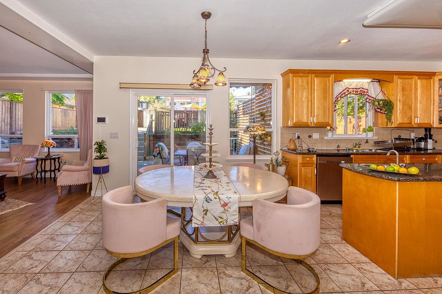 826 E 13th Street North Vancouver, BC - 10