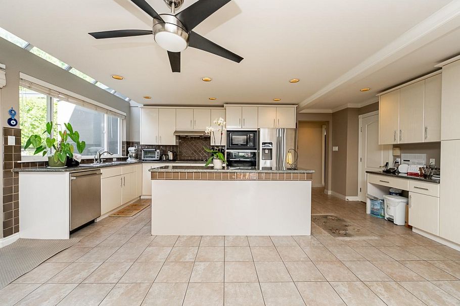 180 W Osborne Road North Vancouver, BC - 11