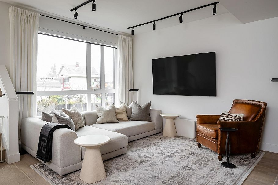 3914 Dumfries Street Vancouver, BC - 2