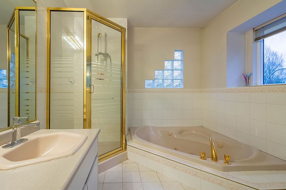 2468 E 4th Avenue Vancouver, BC - 17