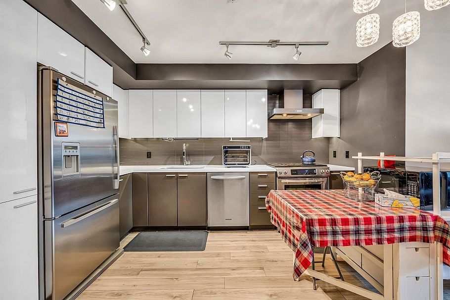 216 2888 E 2nd Avenue Vancouver, BC - 2