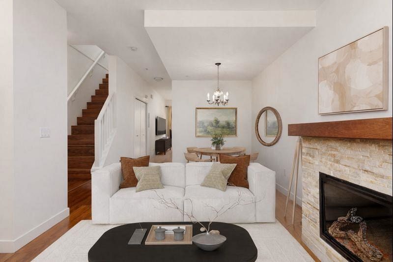 4 307 E 15th Street North Vancouver, BC - 4