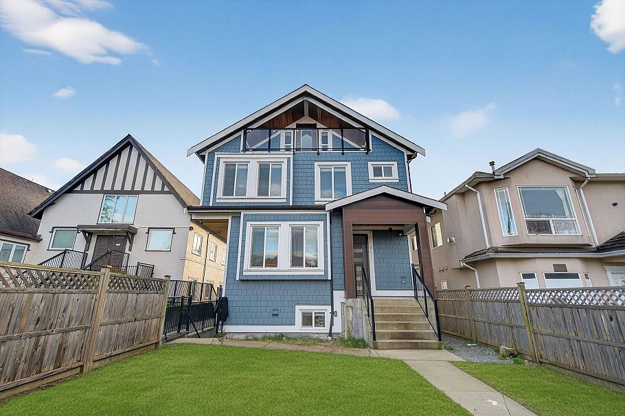 2430 E 41 Avenue Vancouver, BC - 1