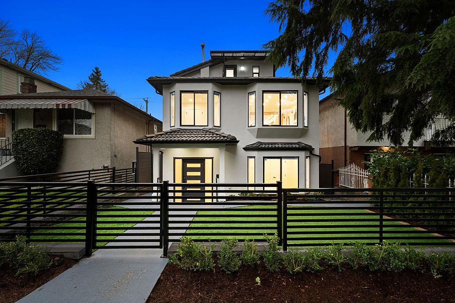 1115 E 33rd Avenue Vancouver, BC - 1