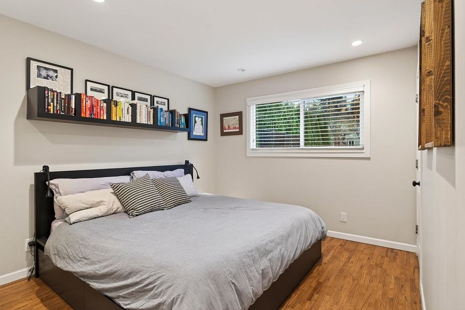 2568 Carnation Street North Vancouver, BC - 13