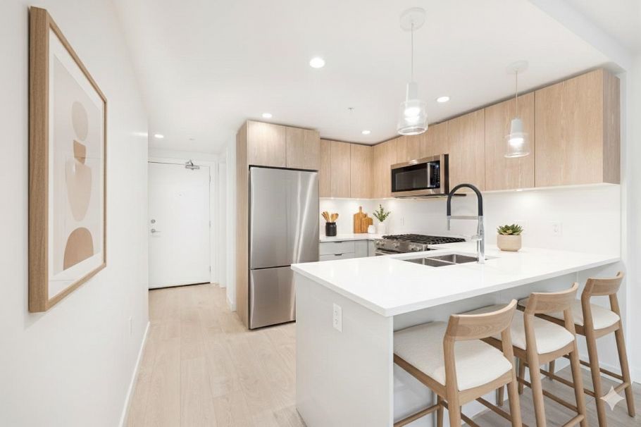 116 108 E 8th Street North Vancouver, BC - 3