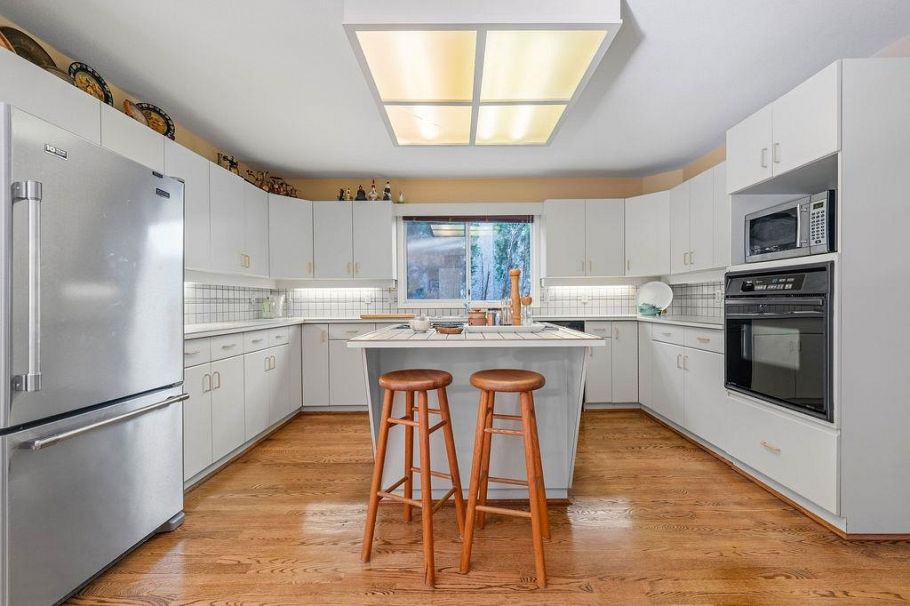 3126 W 35th Avenue Vancouver, BC - 9