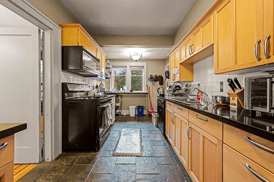 660 W 13th Avenue Vancouver, BC - 8