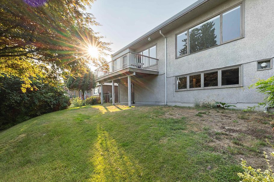 1063 Whitchurch Street North Vancouver, BC - 27