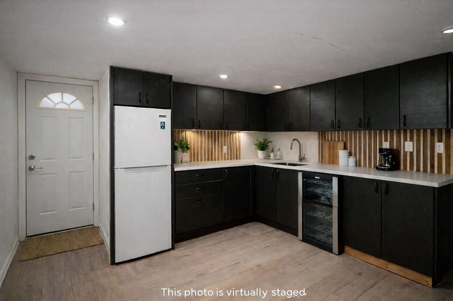 2715 W 16th Avenue Vancouver, BC - 20