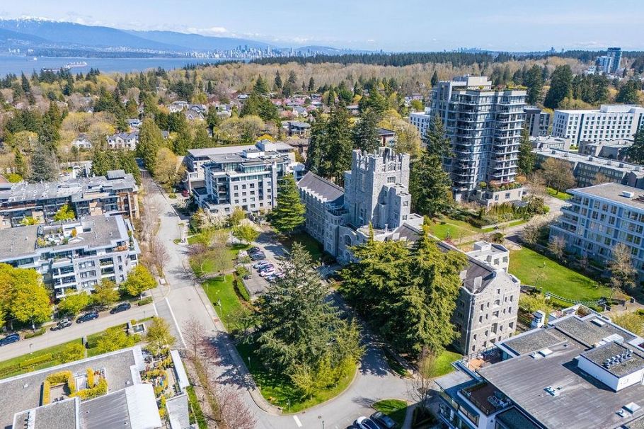 TH 16 6063 Iona Drive Vancouver, BC - 5