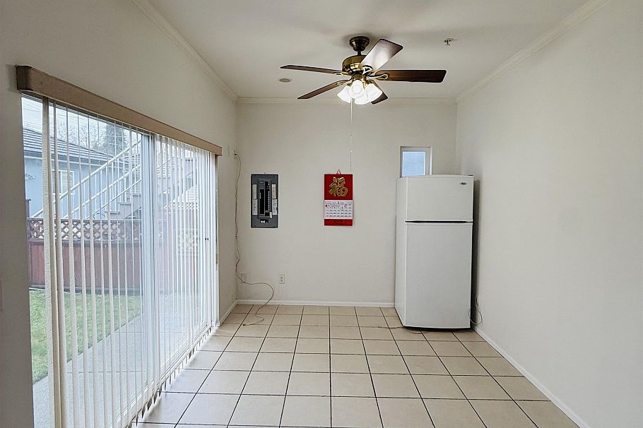 3076 E 27th Avenue Vancouver, BC - 6