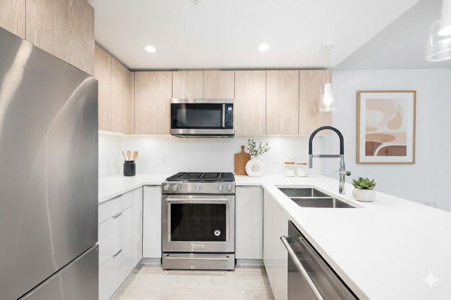 116 108 E 8th Street North Vancouver, BC - 4