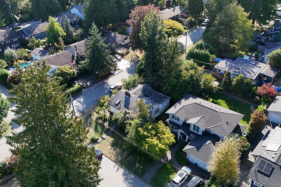 2405 Lloyd Avenue North Vancouver, BC - 8