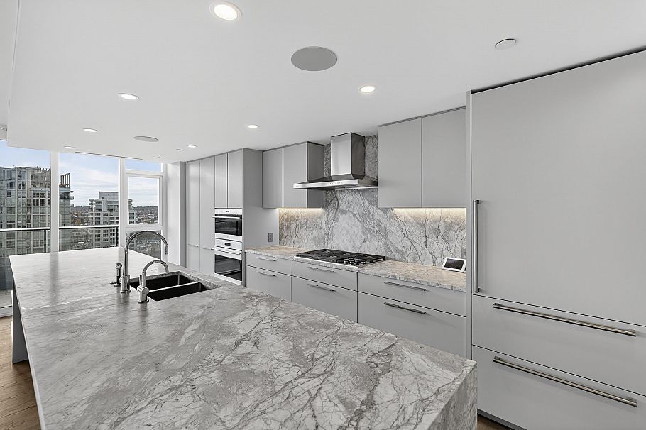 2403 1335 Howe Street Vancouver, BC - 9