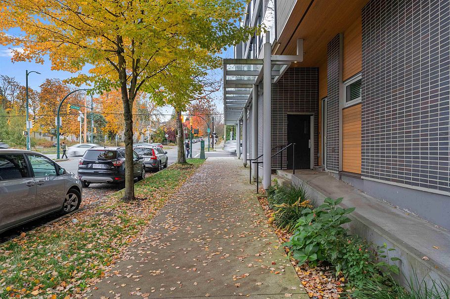 402 5325 West Boulevard Vancouver, BC - 2