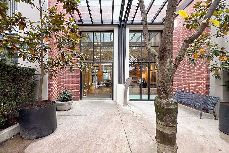 1002 977 Mainland Street Vancouver, BC - 2