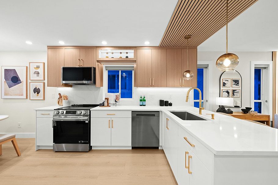 1115 E 33rd Avenue Vancouver, BC - 9