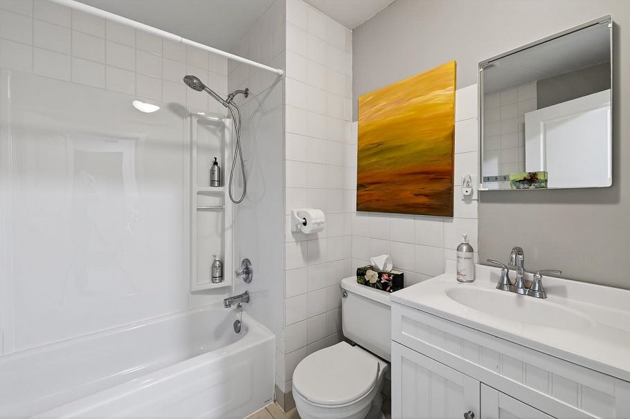 2568 Carnation Street North Vancouver, BC - 23