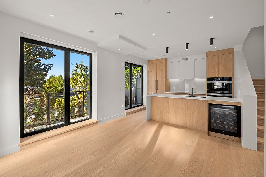 595 W 29th Avenue Vancouver, BC - 9