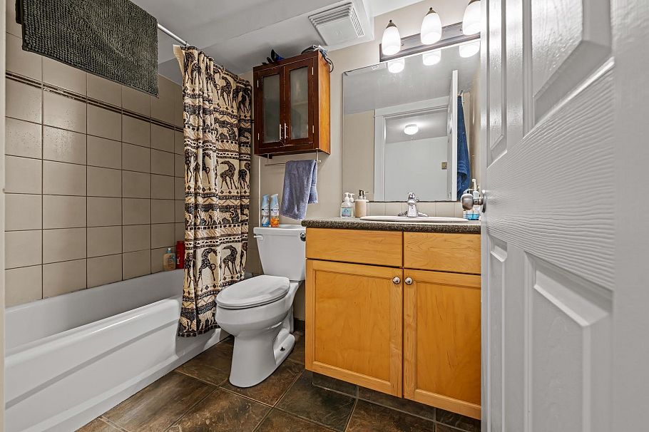 660 W 13th Avenue Vancouver, BC - 19