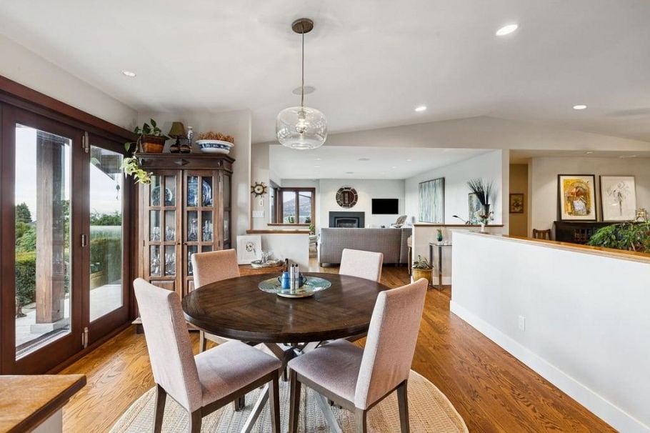 124 CARISBROOKE CRESCENT, North Vancouver BC V7N 2S1 North Vancouver, BC - 7