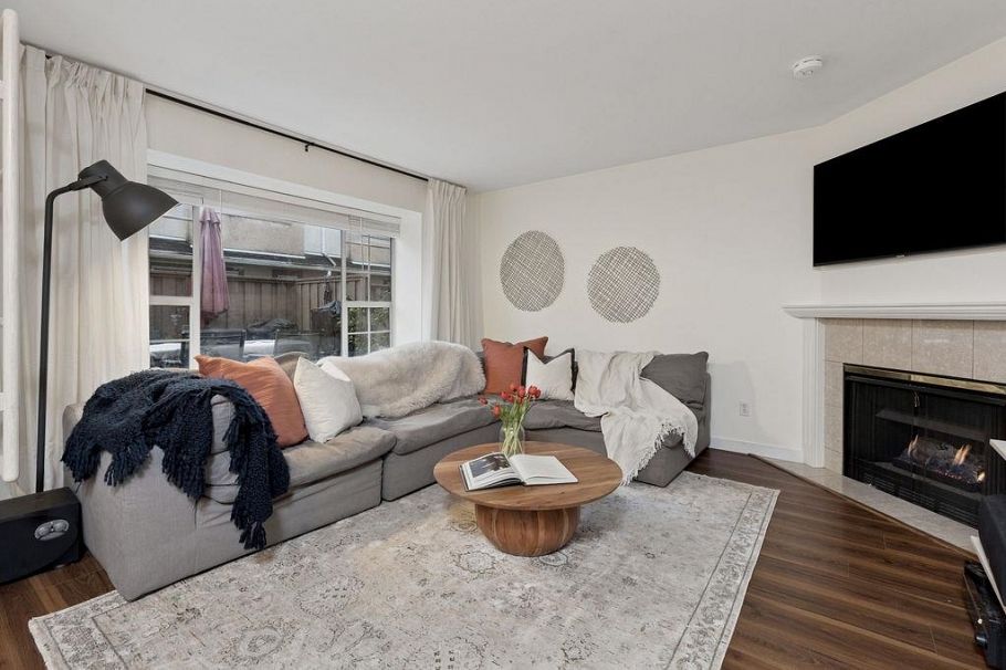 15 901 W 17 Street North Vancouver, BC - 5