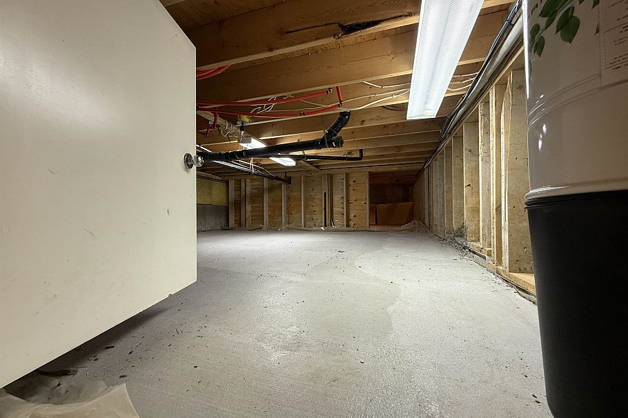 3076 E 27th Avenue Vancouver, BC - 19