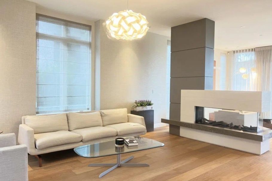 1949 W 37th Avenue Vancouver, BC - 2