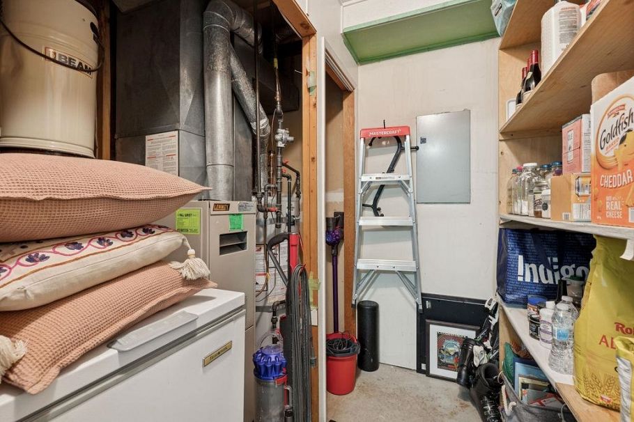 15 901 W 17 Street North Vancouver, BC - 27