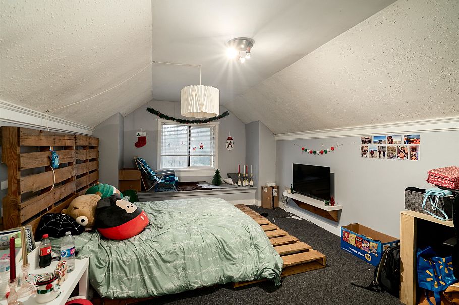 2715 W 16th Avenue Vancouver, BC - 14