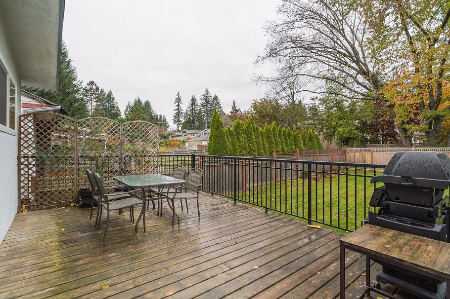 2568 Carnation Street North Vancouver, BC - 27