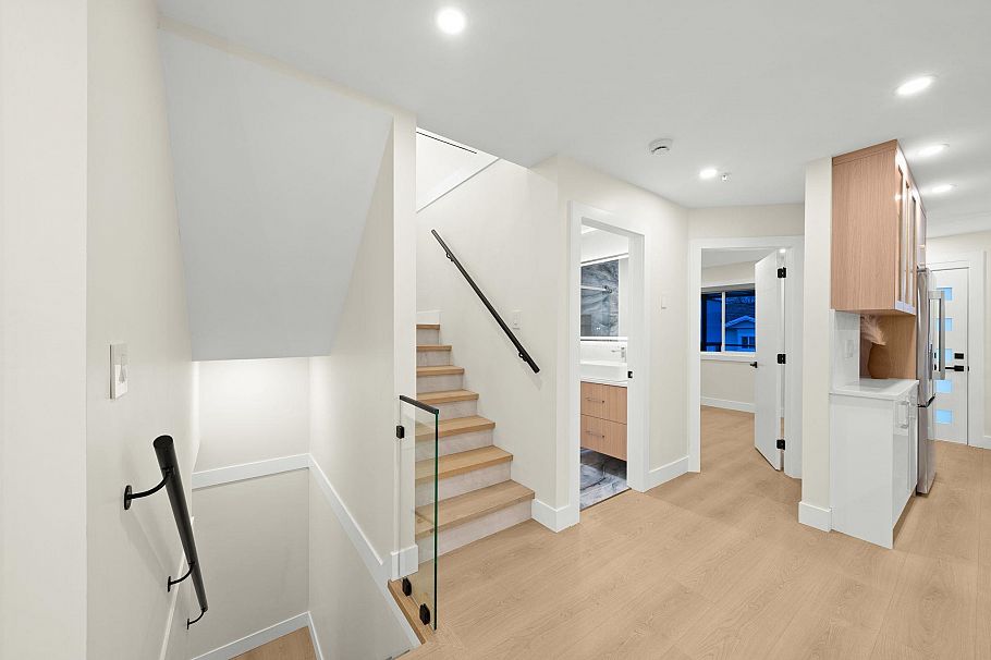 1115 E 33rd Avenue Vancouver, BC - 12