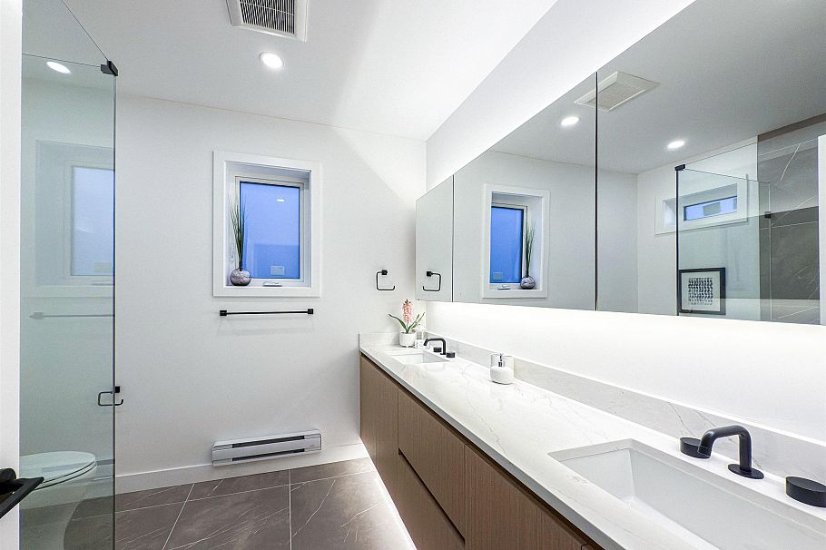 1016 W 52nd Avenue Vancouver, BC - 12