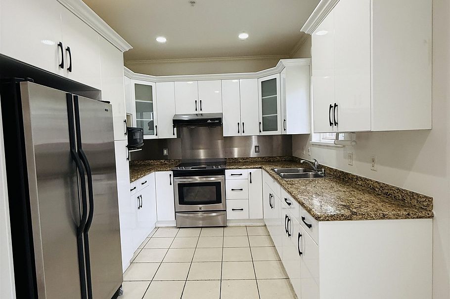 3076 E 27th Avenue Vancouver, BC - 5