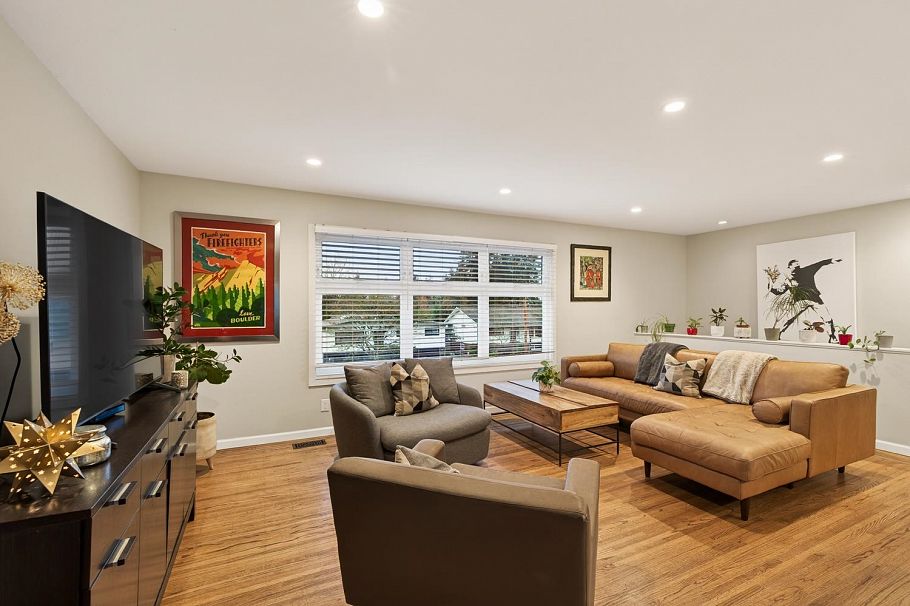 2568 Carnation Street North Vancouver, BC - 4